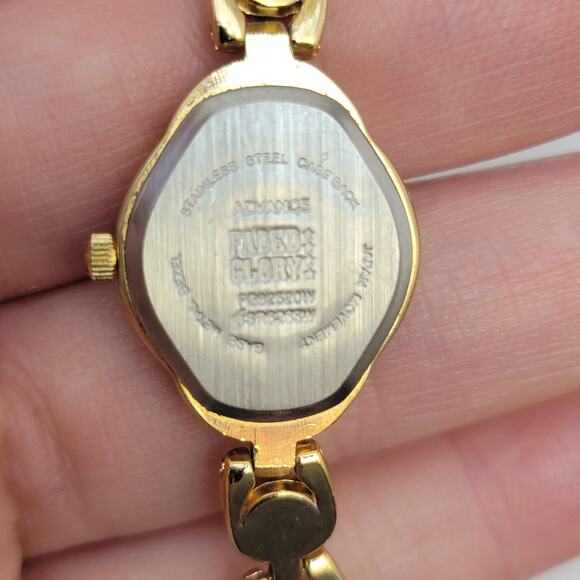 Vintage Watches Eddie Bauer Gold Quartz Watch with Linked Bracelet Band - Picture 8 of 10